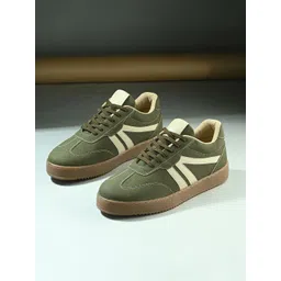 The Roadster Lifestyle Co Men Casual Sneakers