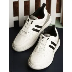 The Roadster Lifestyle Co Men Round Toe Lightweight Sneakers