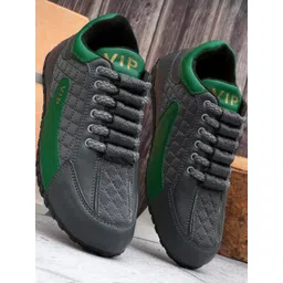 FreeMo Men Green Casual Shoes