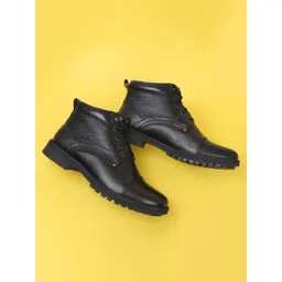 Zoom Shoes Men Textured Leather Regular Boots