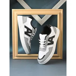 glitchez Men Colourblocked PU Sneakers