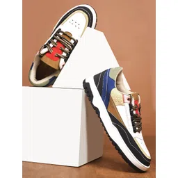 CLOG LONDON Men Colourblocked Sneakers