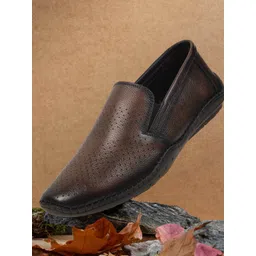 Metro Men Leather Slip-On Sneakers