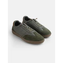 Mochi Men Colourblocked Sneakers