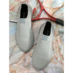 ESMEE Men Textured Comfort Insole Slip-On Sneakers