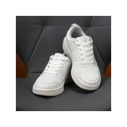Red Tape Women Solid White Lifestyle Sneakers