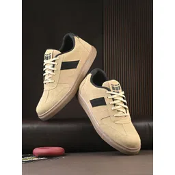 Corsac Men Colourblocked Sneakers