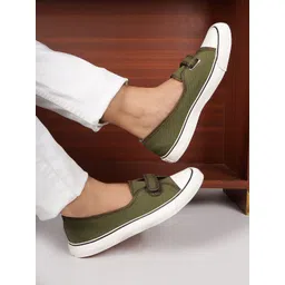 Roadster Women Olive Velcro Casual Sneakers