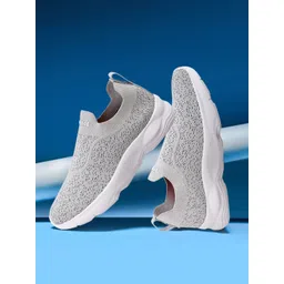 SPRENGE Men Woven Design Slip-On Sneakers