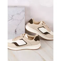 Mochi Men Colourblocked Sneakers