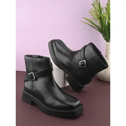 The Roadster Lifestyle Co Women Ankle Chelsea Boots