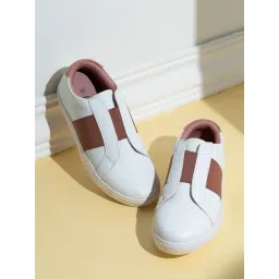 Inc.5 Women's Peach Sneakers
