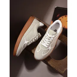 The Roadster Lifestyle Co Men Casual Sneakers