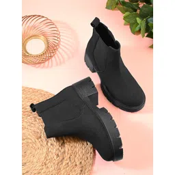The Roadster Lifestyle Co Women Casual Block-Heeled Chelsea Boots