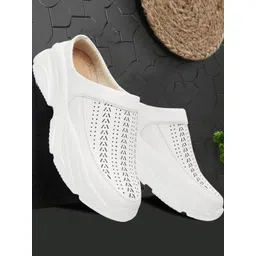 Antox Women White Casual Shoes