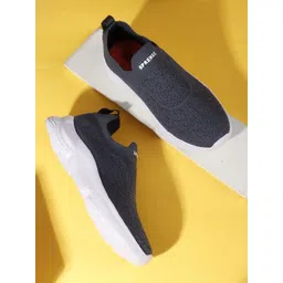 SPRENGE Men Textured Slip-On Sneakers
