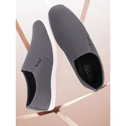 FAUSTO Men Grey Textured Slip-On Lightweight Sneakers