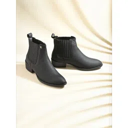 Roadster Men Mid-Top Chelsea Boots