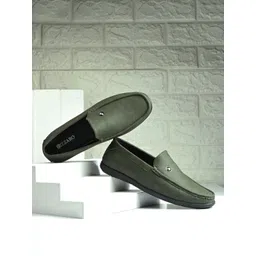 BIZZARO Men Slip-On Round Toe Sneakers