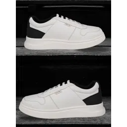 EZOK Men Colourblocked Sneakers