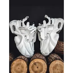 FreeMo Men White Casual Shoes