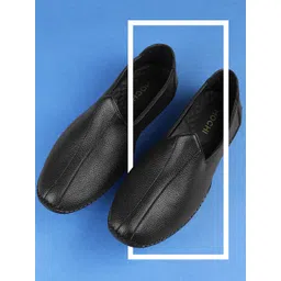 Mochi Men Textured Sneakers