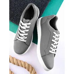 The Roadster Lifestyle Co Men Casual Sneaker