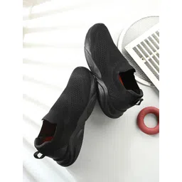 HRX by Hrithik Roshan Men Mesh Walking Non-Marking Shoes