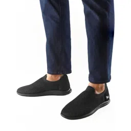 Neemans Men's Spotlight Jet Black Walking Shoes