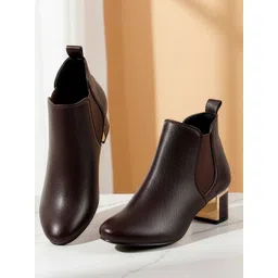 The Roadster Lifestyle Co. Women Textured Round Toe Block-Heeled Chelsea Boots