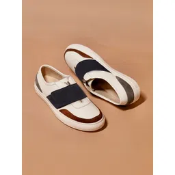 dmodot Men Colourblocked Round Toe Velcro Casual Shoes