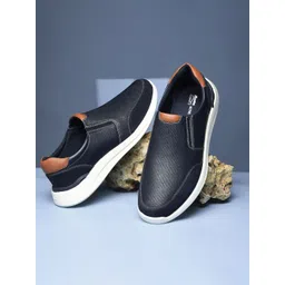 Bata comfit Men Slip-On Sneakers