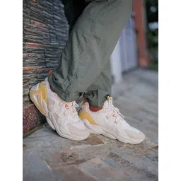 Xtep Men Textured Lightweight Sneakers