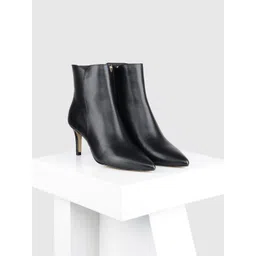 Oroh Women Pointed-Toe Kitten-Heeled Boots