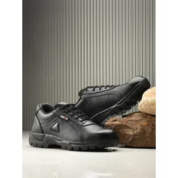 Leo's Fitness Shoes Men Woven Design Leather Sneakers