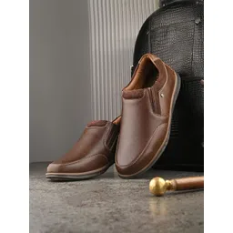 Valentino Men Solid Round Toe Leather Slip-On Sneakers