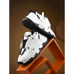 Hundo P Men Solid Lace-Up Regular Sneakers