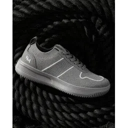Men Flat Lace-Up Sneakers