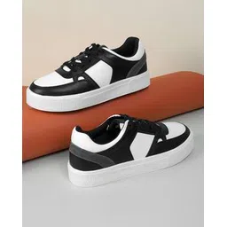 Men Lace-Up Sneakers with Synthetic upper