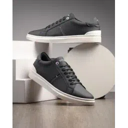 Men Low-Top Lace-Up Sneakers