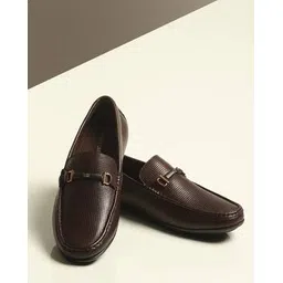 Men Round-Toe Slip-On Casual Shoes
