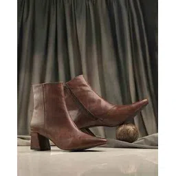 Women Round-Toe Boot with Side Zip