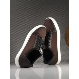 OFF LIMITS Men Comfort Insole Contrast Sole Lace-Up Sneakers