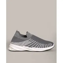 Men Low-Top Slip-On Sneakers