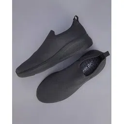 Men Walking Sneakers with Knitted upper