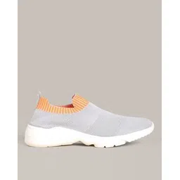 Men Low-Top Slip-On Sneakers