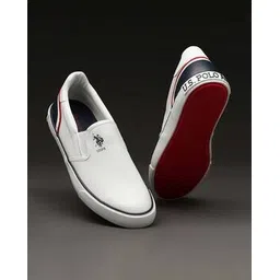 Men Low-Top Sneakers with Lace Fastening