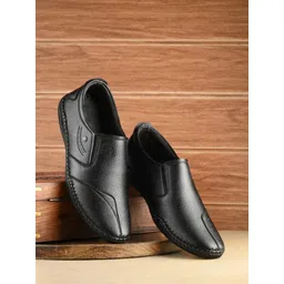 Rising Wolf Men Textured Lightweight Slip On Seakers