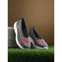 HRX by Hrithik Roshan Women Textile Walking Shoes