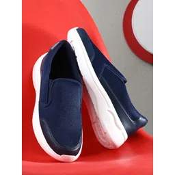 The Roadster Lifestyle Co. Men Navy Blue And White Air Max Technology Training Shoes